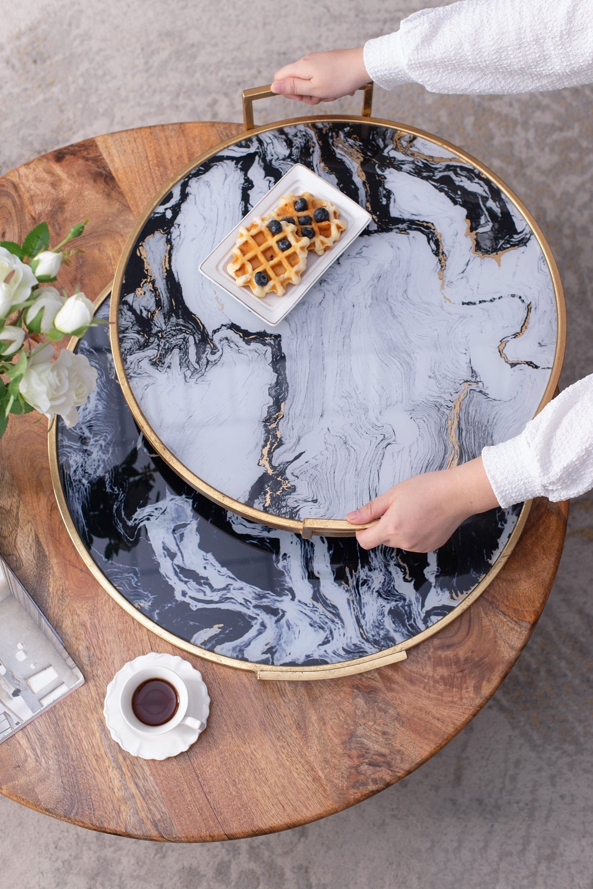 S/2 Round Decorative Tray with Abstract Marbled Design