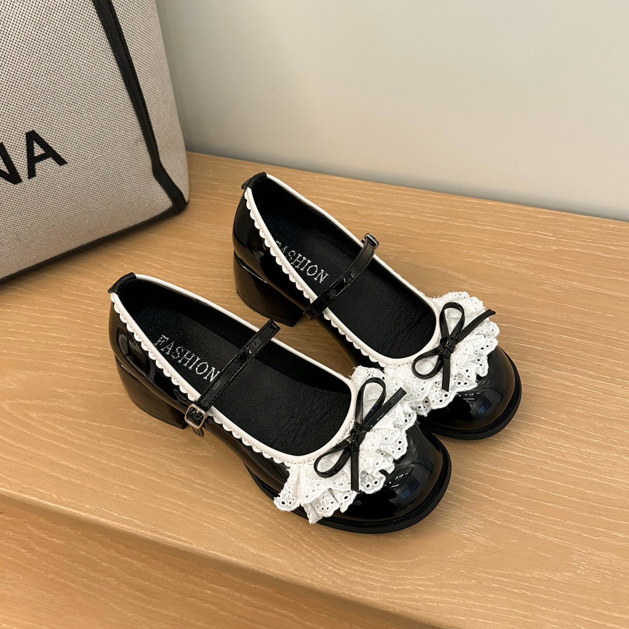 French Retro Shallow Mouth Mary Jane Shoes For Women In Spring And Summer 2025, New Style With Skirt, Gentle Ballet Shoes, Small Leather Shoes