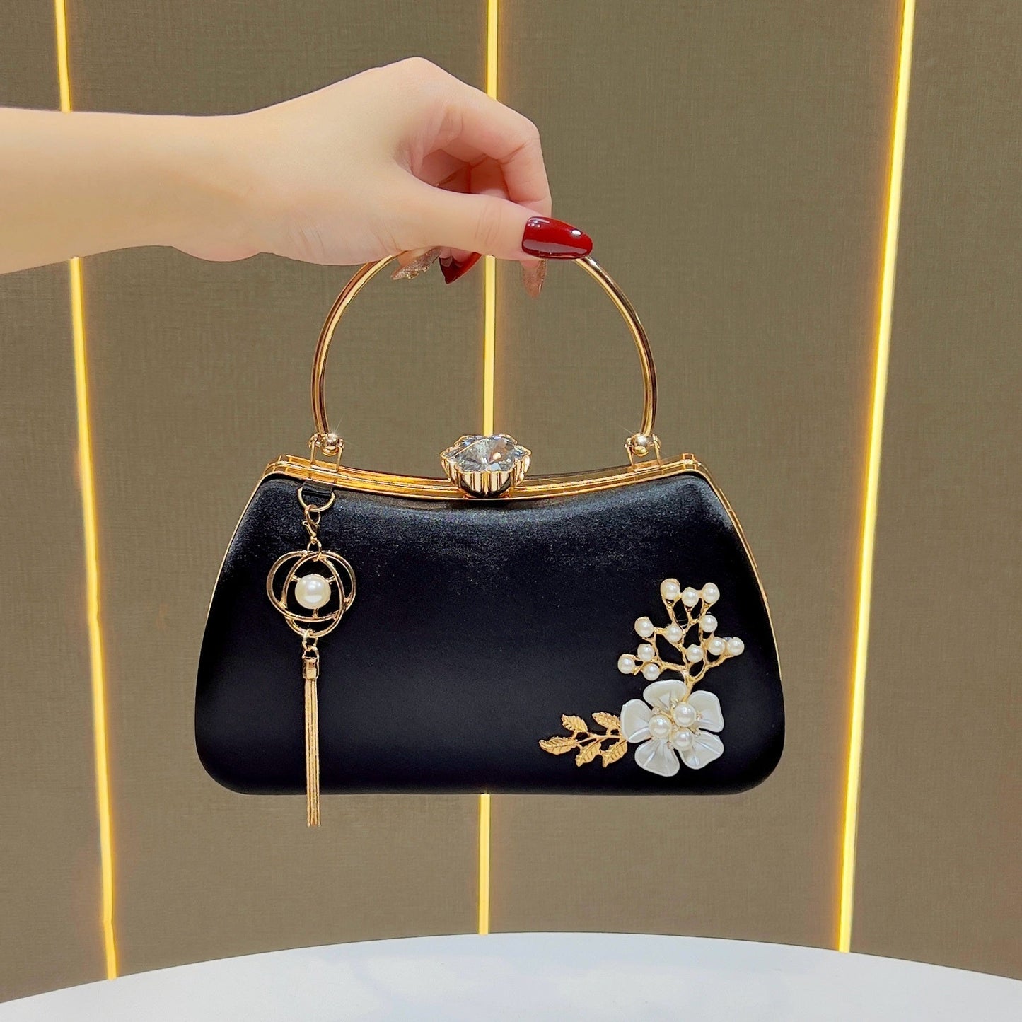 Pearl-encrusted Diamond-studded Tassel Pendant Handbag