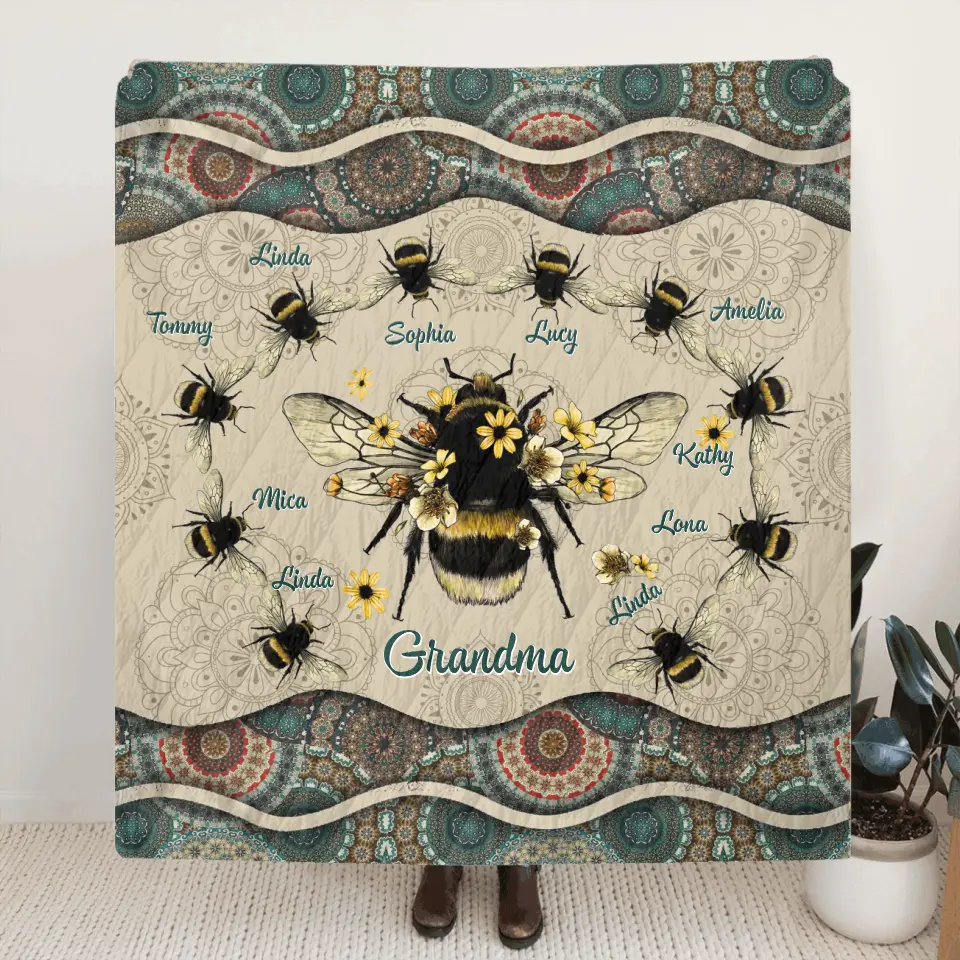 Personalized Grandma Bee Quilt/Fleece Throw Blanket - Gift Idea For Grandma - Up to 10 Bees