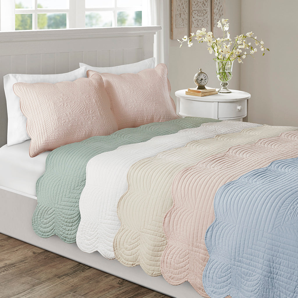 3 Piece Reversible Scalloped Edge Quilt Set - Blush King/Cal King