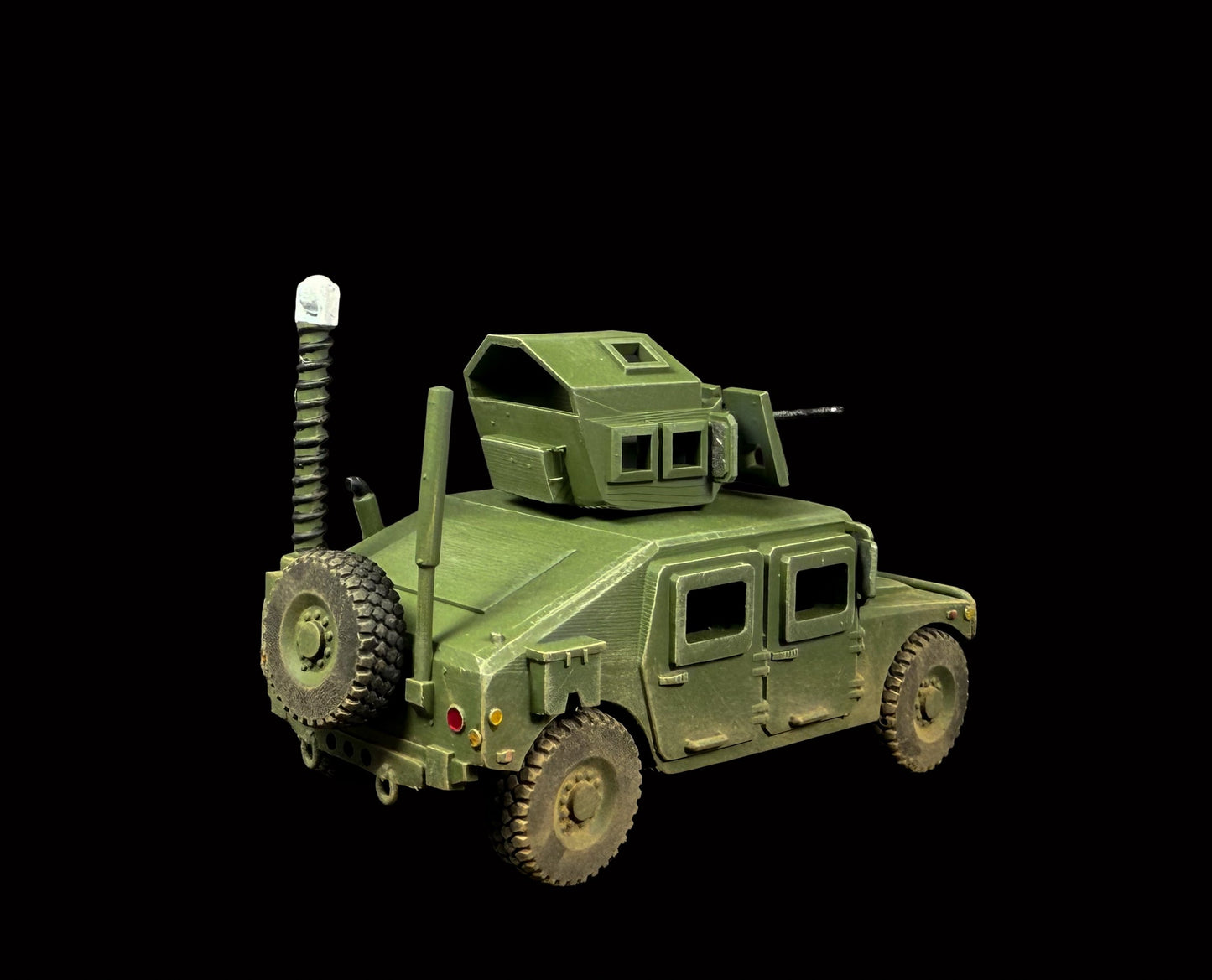 M1114 Armored HMMWV - With Camera Mast Extended (28mm)