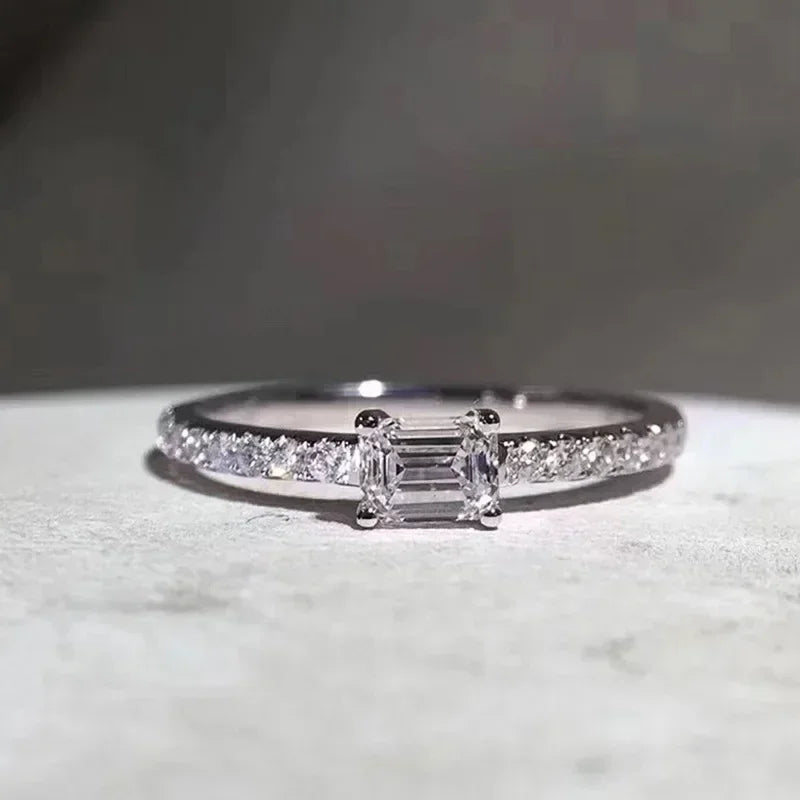 2025 New Shiny Zircon Ring Engagement Ceremony Women's Accessories Wedding Fashion Jewelry Simple Wholesale