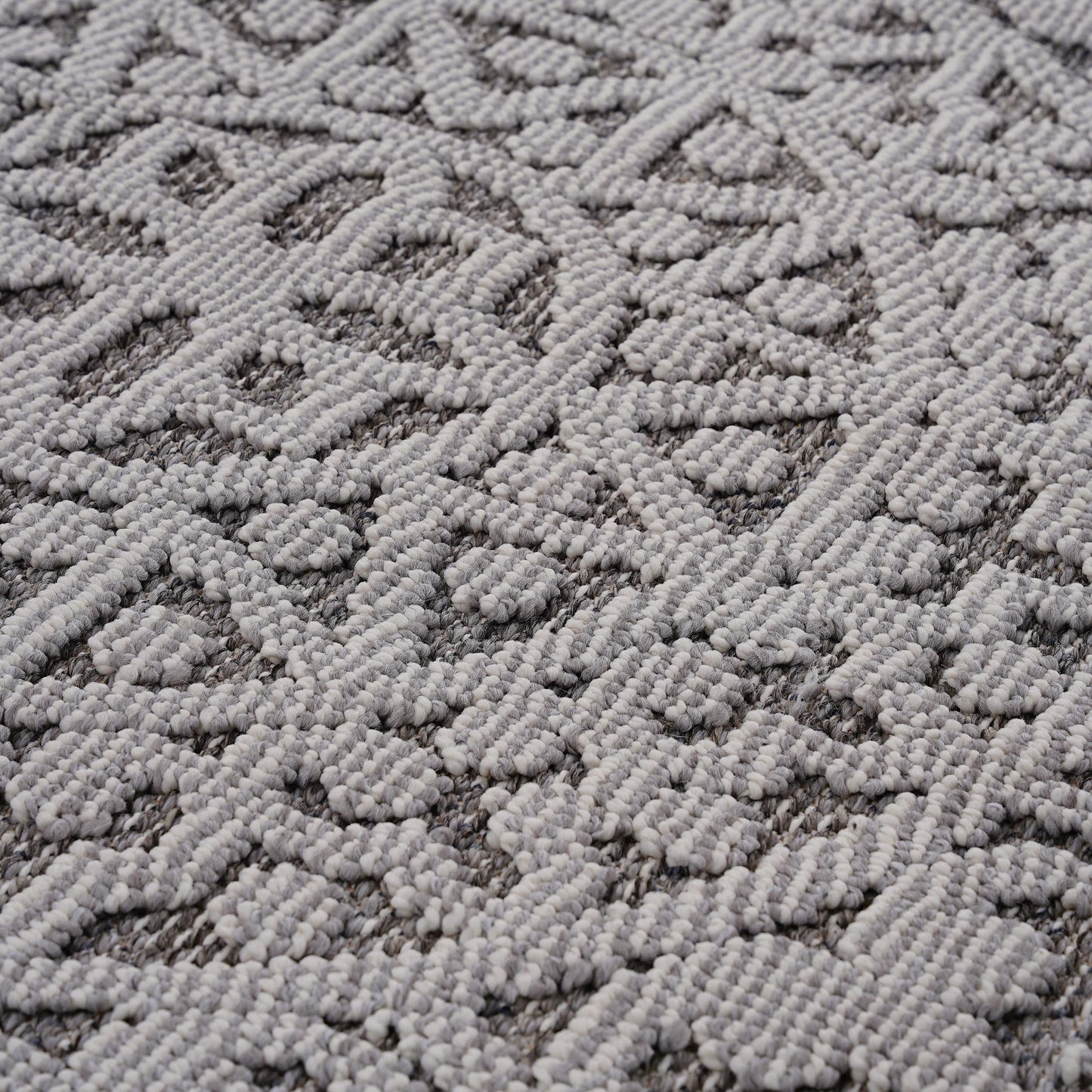 Guros Collection 4' x 6' Area Rug