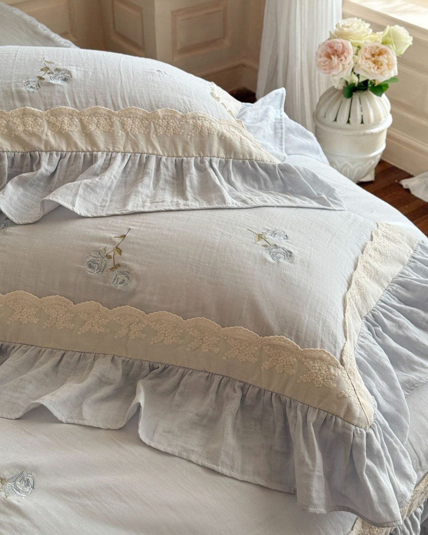 Beatrice Rose Lace Ruffle Bedding Set / Pink