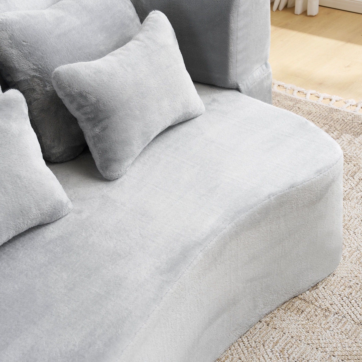 Modern Floor Sofa With 4 Pillows