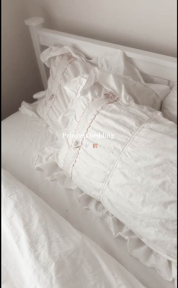 Embroidered Lace Ruffle Bedding Set / White