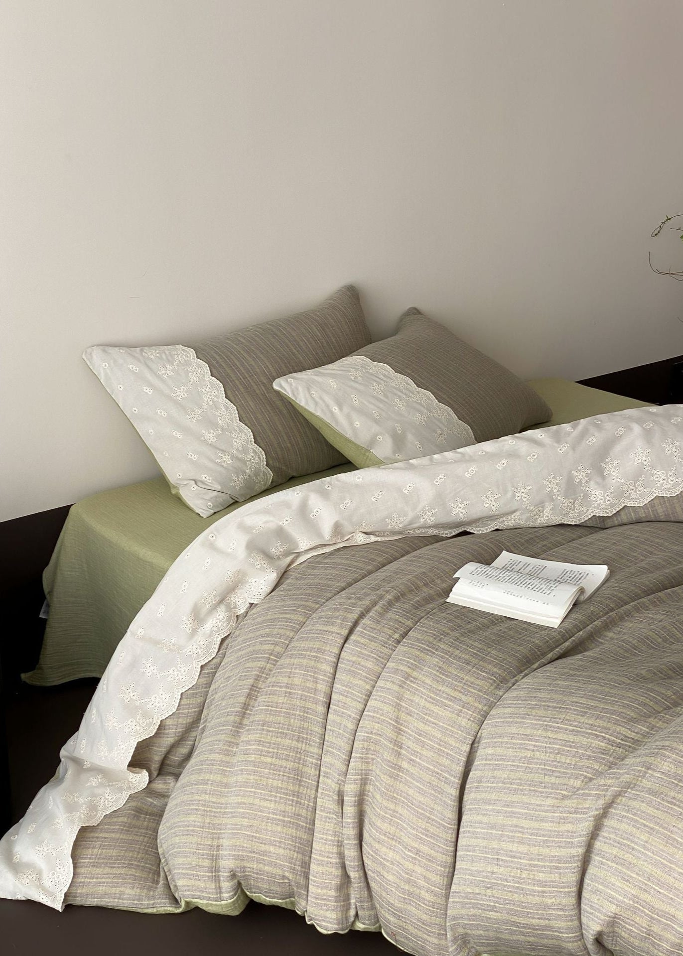 Florence Lace Double Gauze Striped Bedding Set / Brown