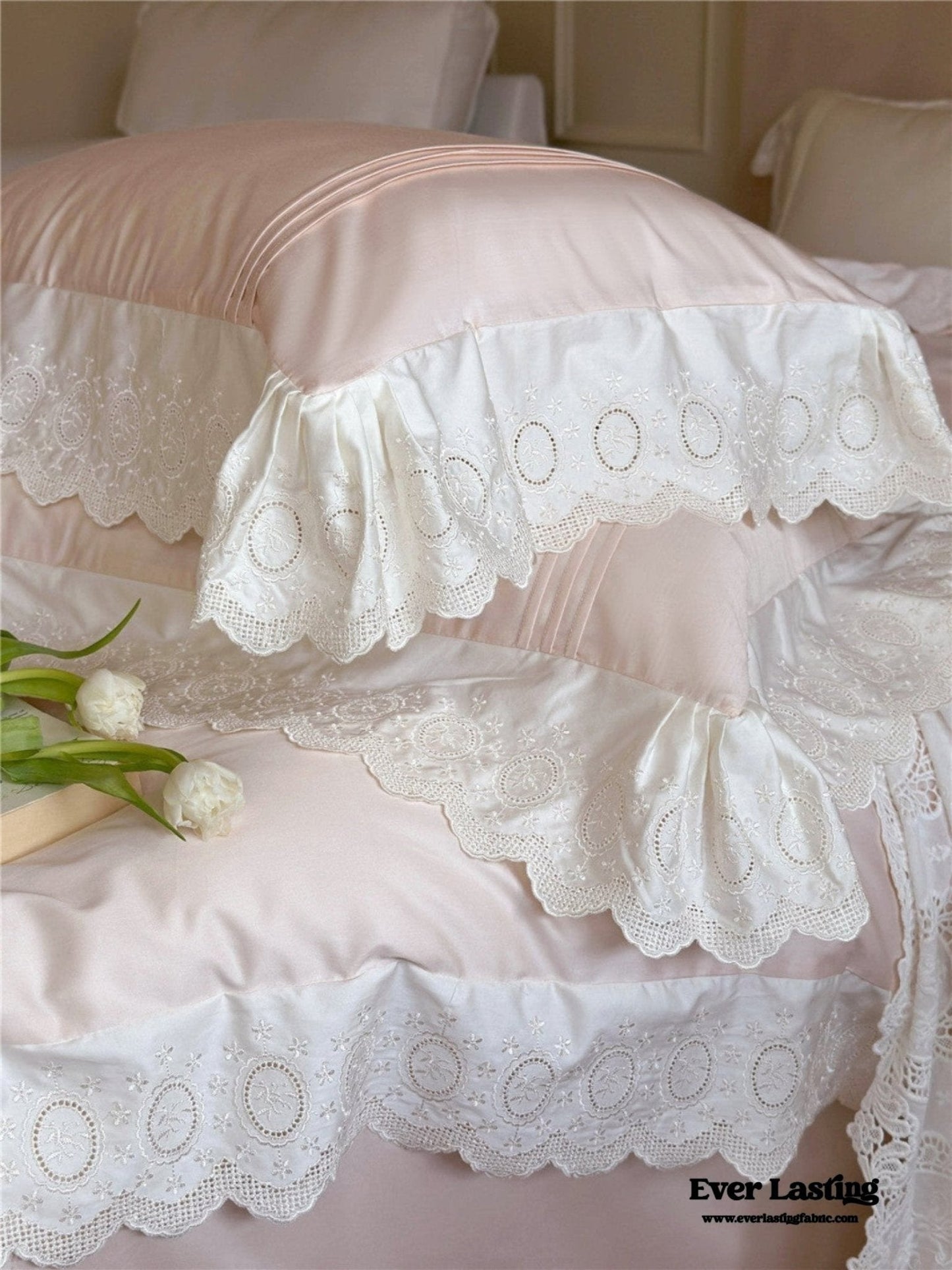Isabelle Silky Cottage Ruffled Bedding Set / White