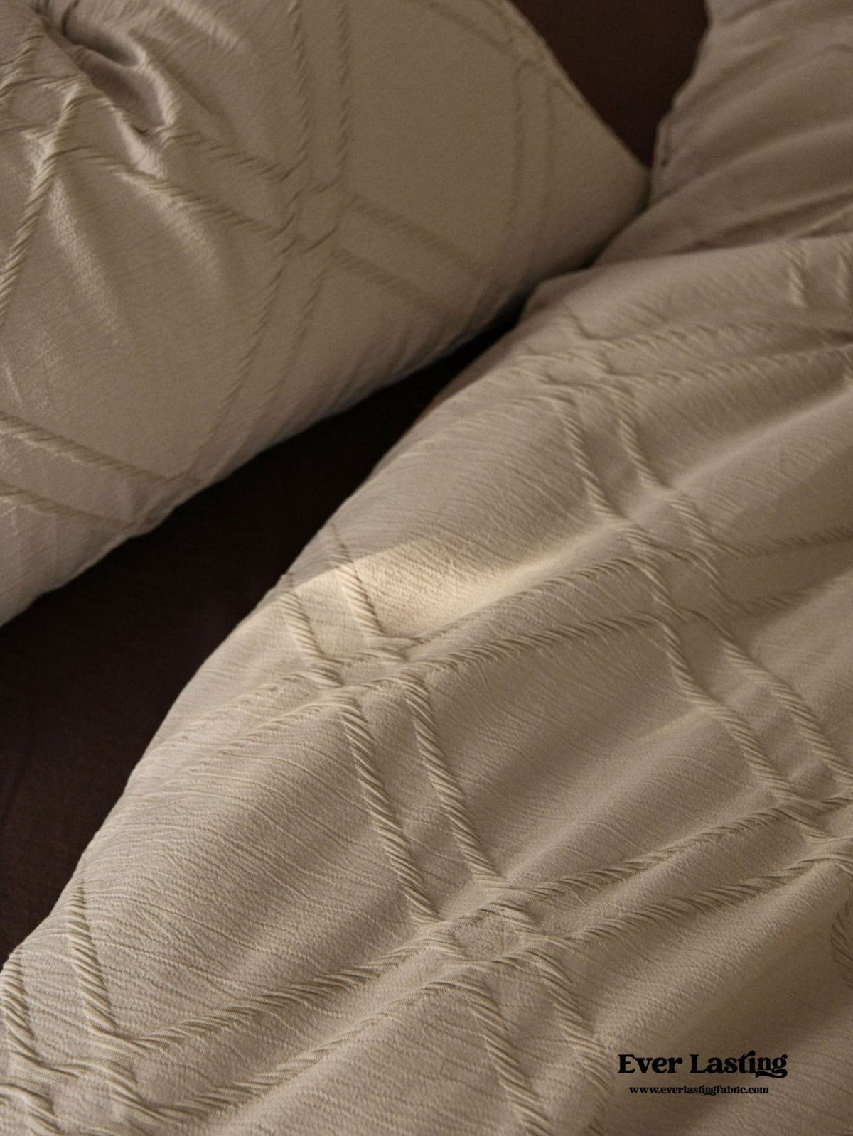 Millard Geometric Jacquard Bedding Set / Brown