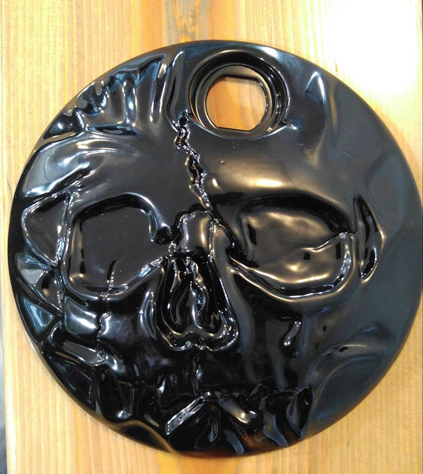 3D skull stretching through Flat touring fuel door