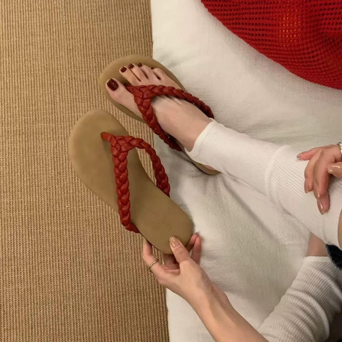 Retro Flat Minimalist Woven Flip-flops