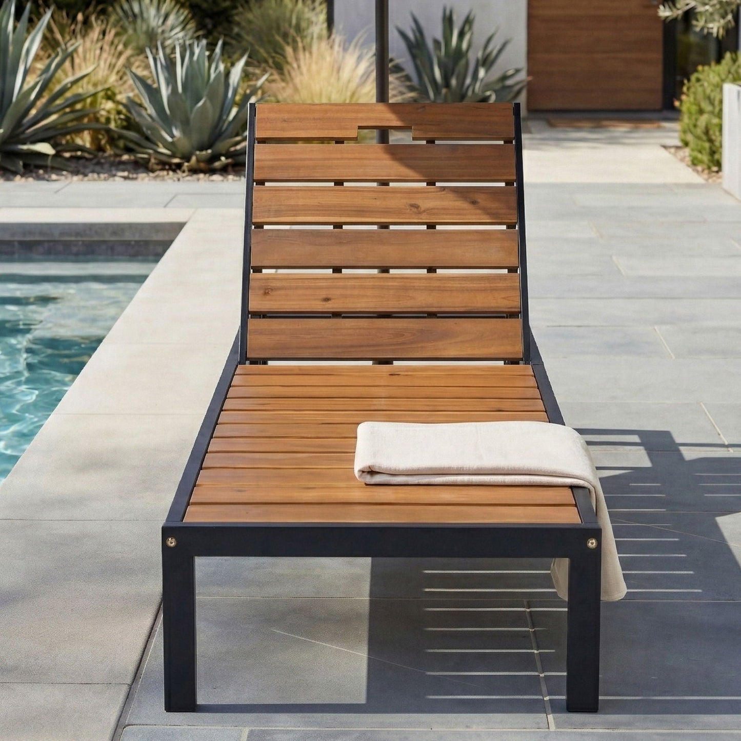 Outdoor Chaise With Adjustable Backrest
