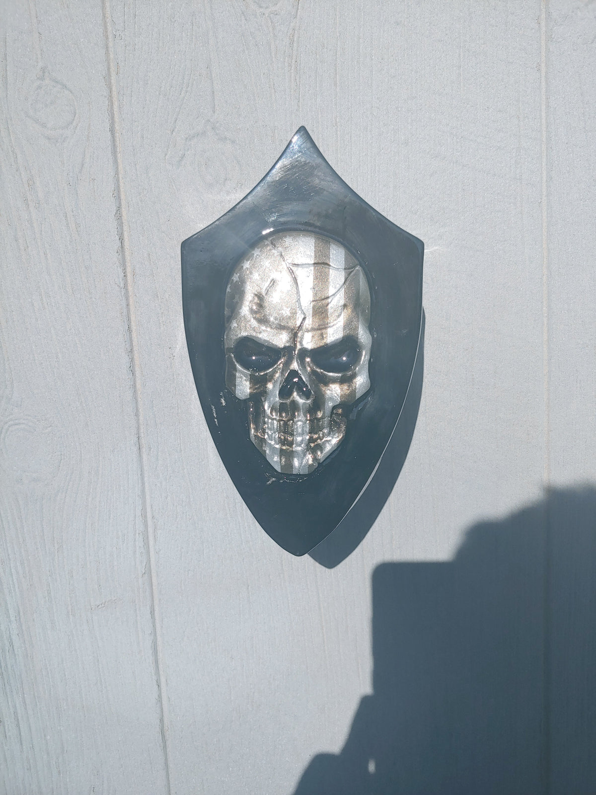 3D skull with tattered American flag with LED