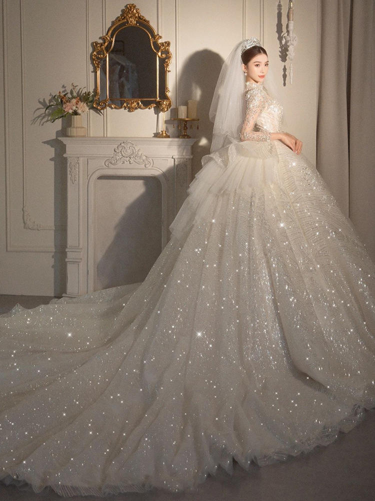Long Sleeved Retro Bride Luxurious French Wedding Dress For Women