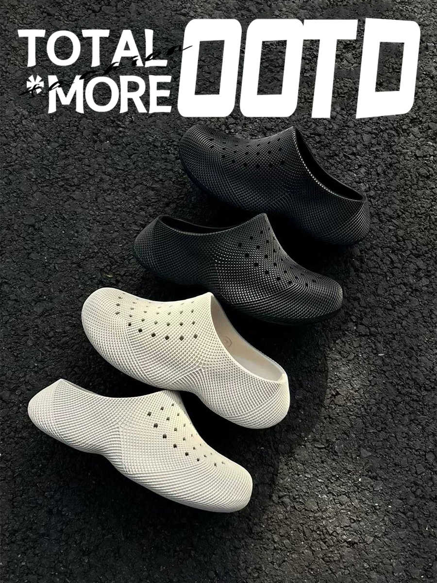 Outerwear 3D-textured Squishy-soft Closed-toe Slippers