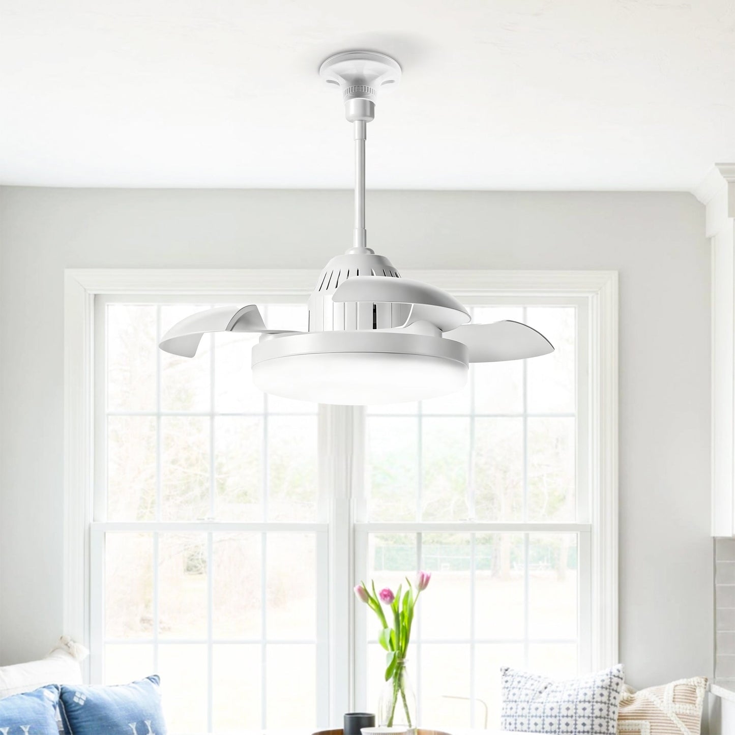 Bulb-Type Small Ceiling Fan with Retractable Blades and Remote Control