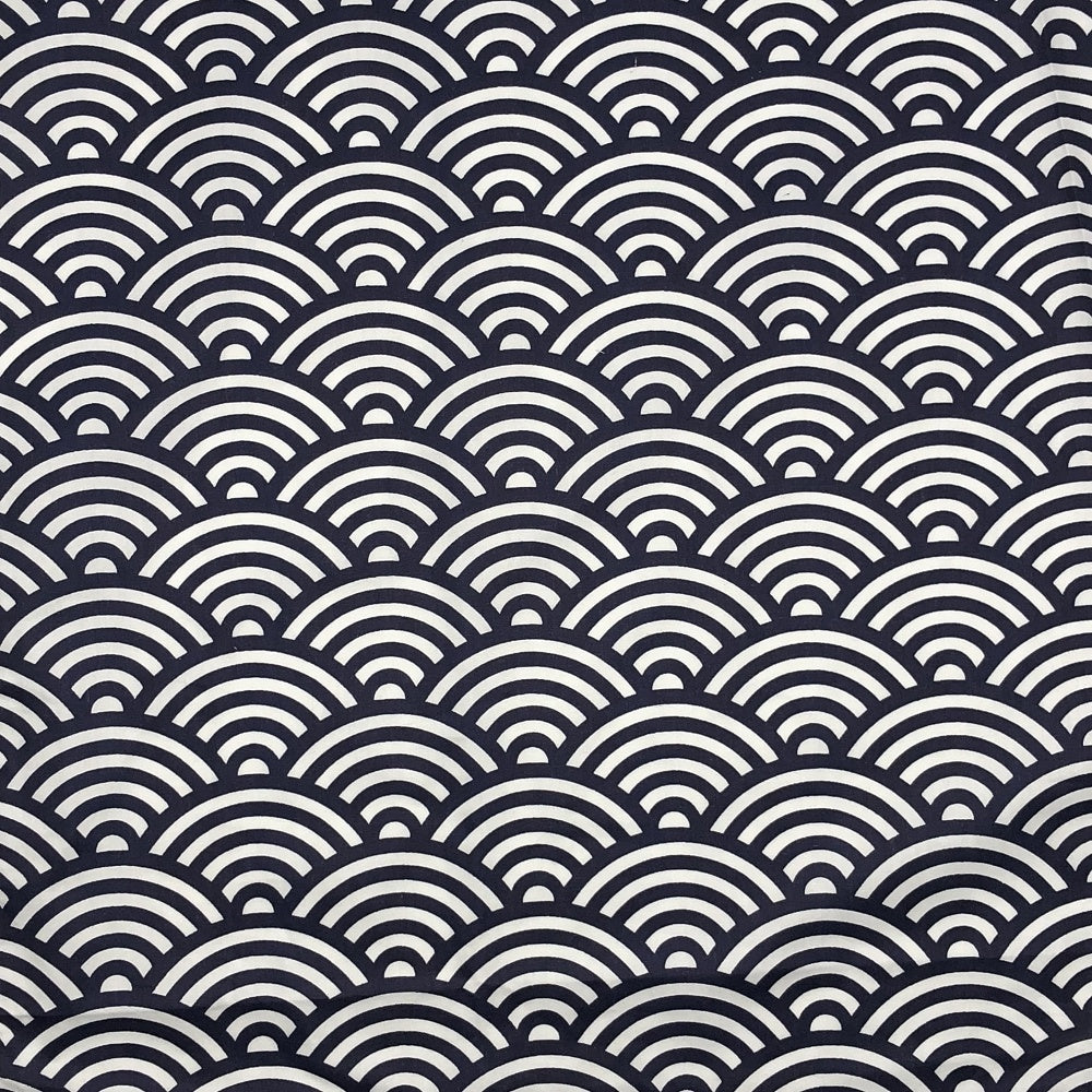 Windy table cloth