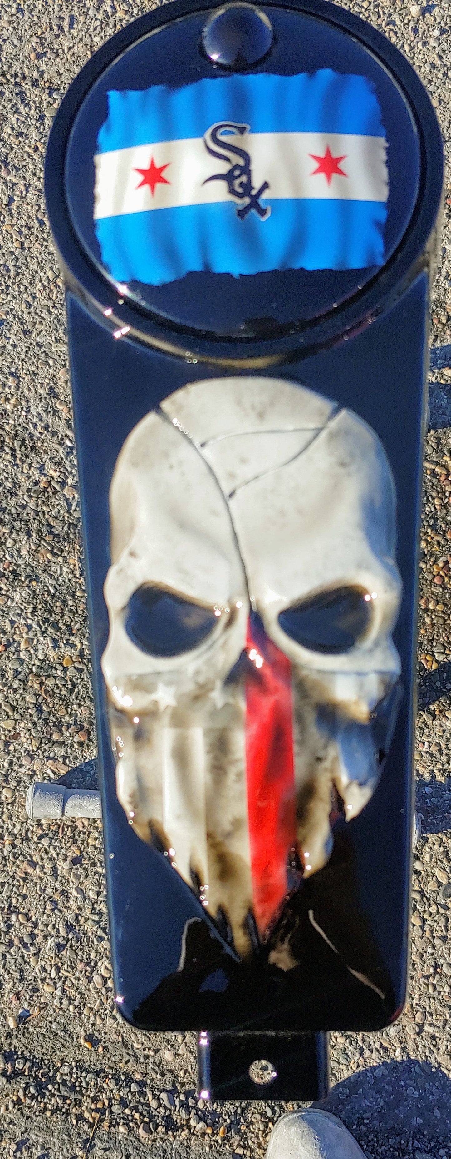 3D skull flag console