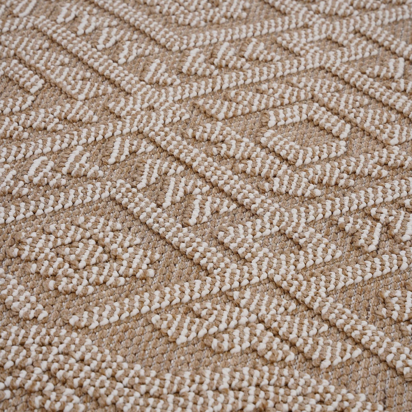 Guros - 6' X 9' Traditional Indoor / Outdoor Area Rug - Natural