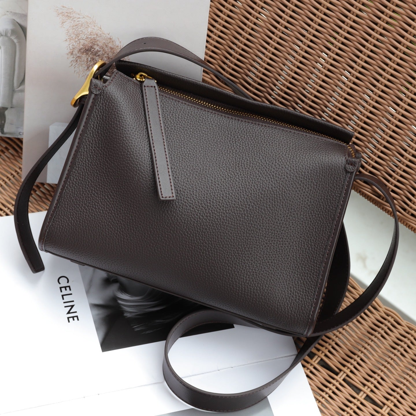 2026 New Style Top-Grain Leather Messenger Bag For Cross-Border Trade, Premium Feel Shoulder And Crossbody Commuter Leather Bag