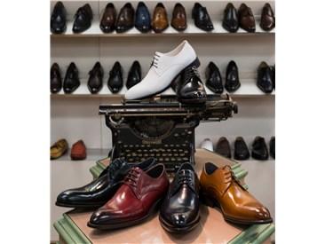 Carrucci Burnished Calfskin Oxford - Chestnut