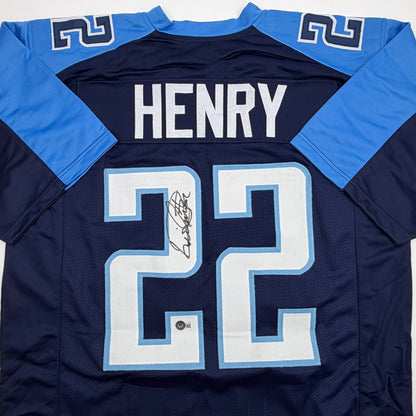 Autographed/Signed Derrick Henry Tennessee Rookie Navy Blue Football Jersey Beckett BAS COA