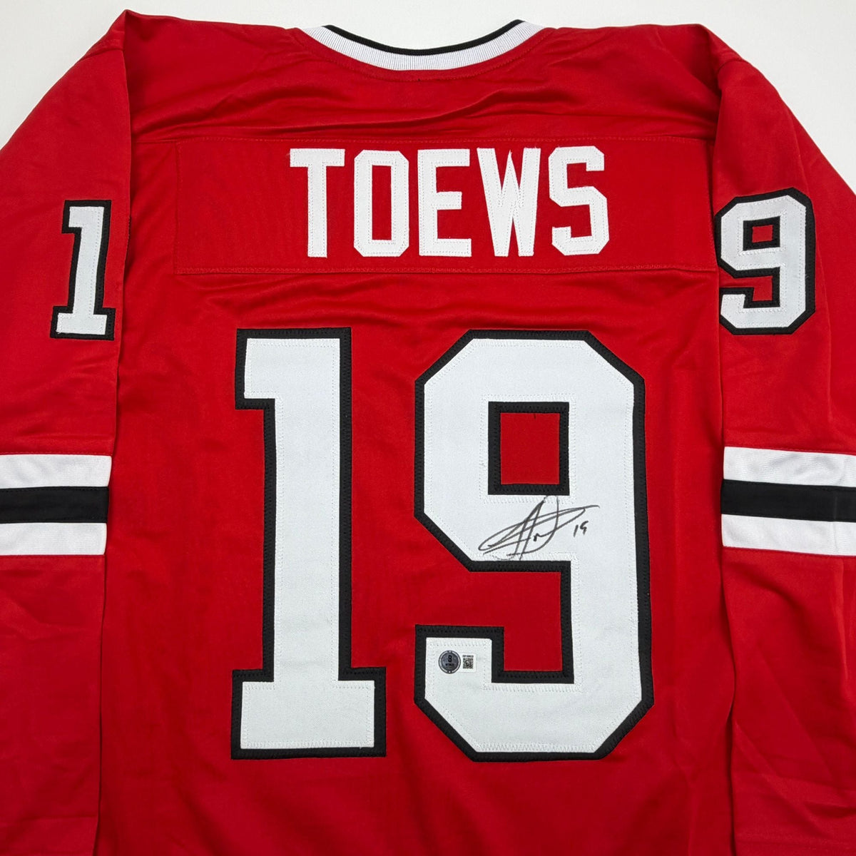 Autographed/Signed Jonathan Toews Chicago Red Hockey Jersey Beckett BAS COA