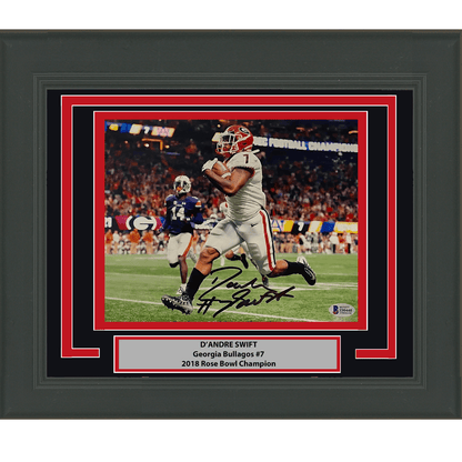 Framed Autographed/Signed D'Andre Swift Georgia Bulldogs 8x10 College Football Photo Beckett BAS COA #1