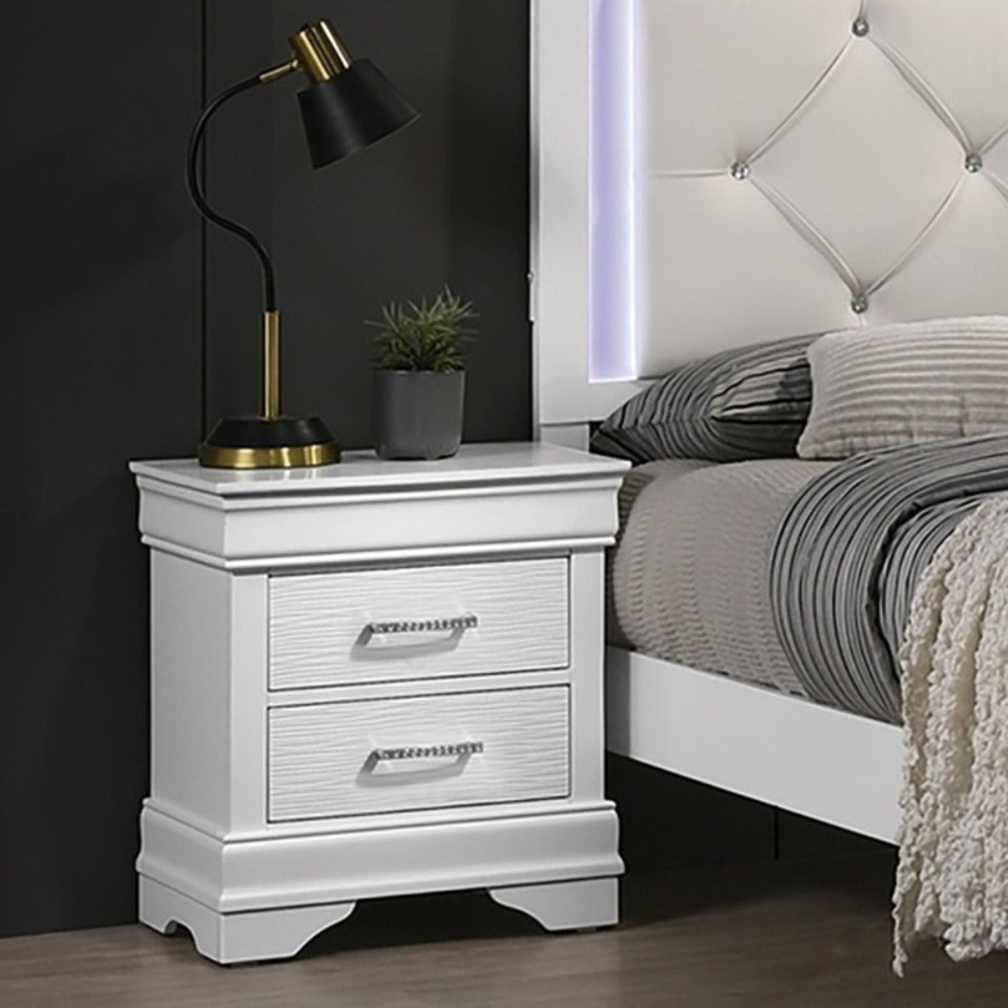3 Piece Bedroom Set With LED Lighting, 2 Nightstands