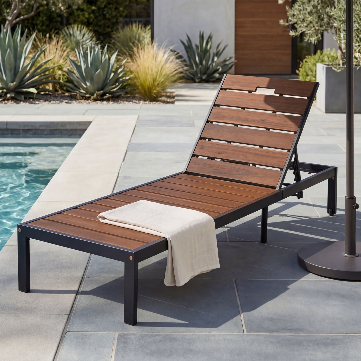 Outdoor Chaise With Adjustable Backrest