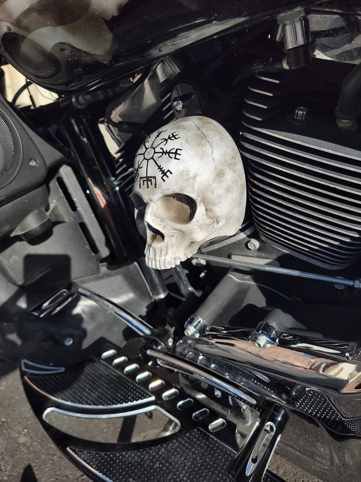 3D ancient skull chaos symbol horn cover
