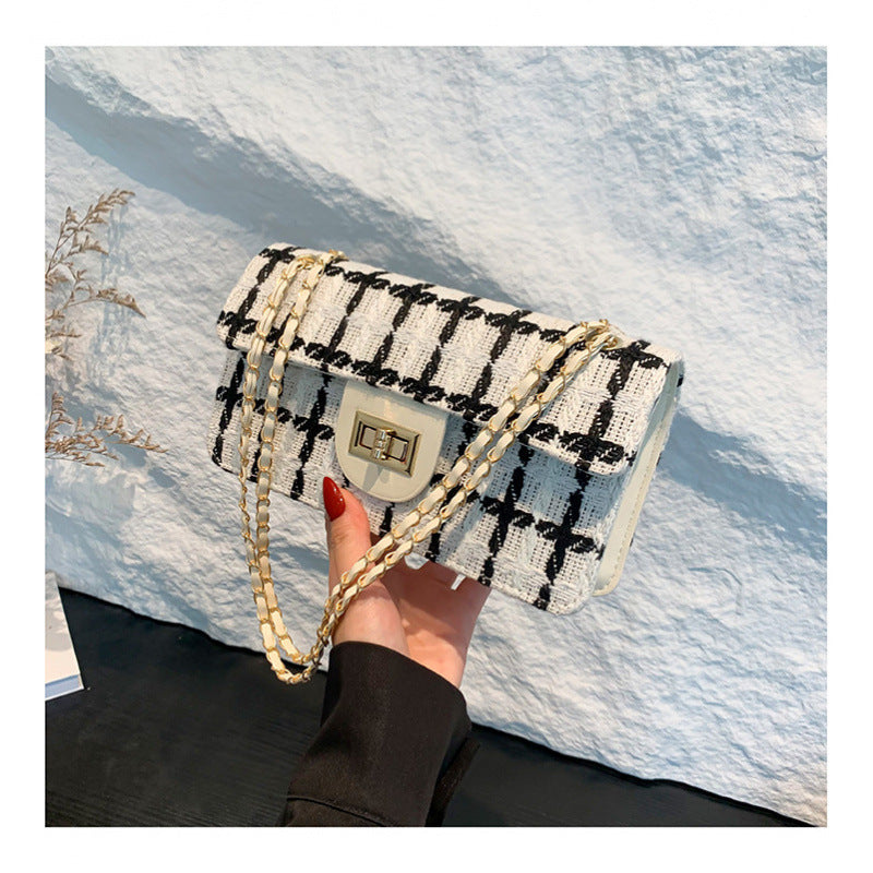 Womens Checkerboard-pattern Shoulder Bag With A Chain Strap