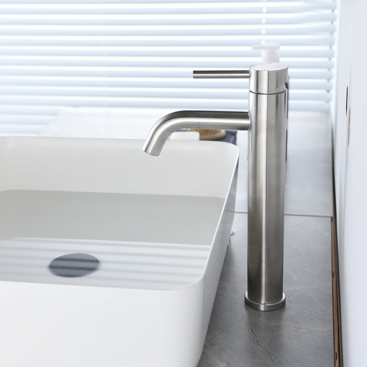 Single Hole Single Handle Bathroom Sink Faucet