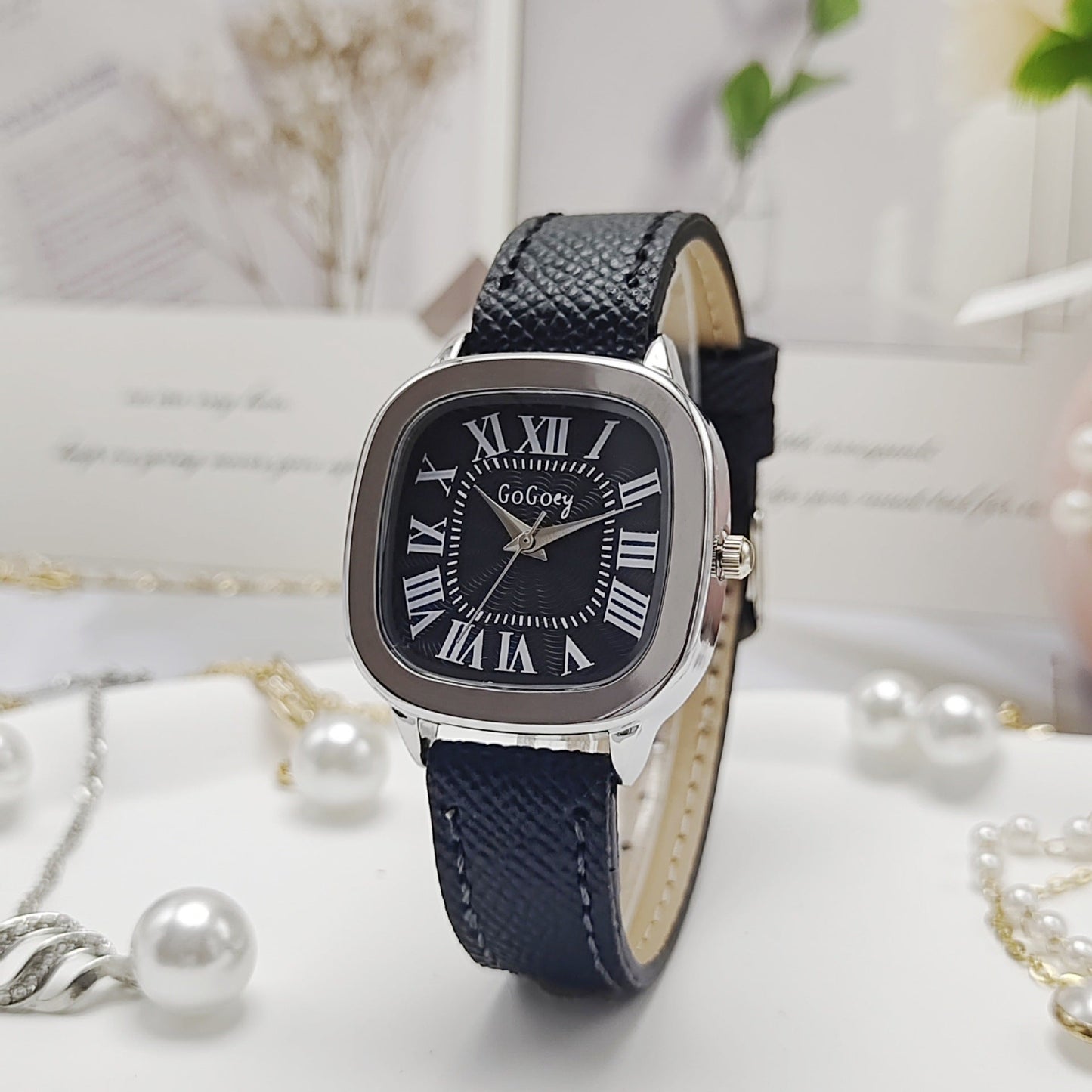 Retro Roman Dial Leather Strap Watch For Women