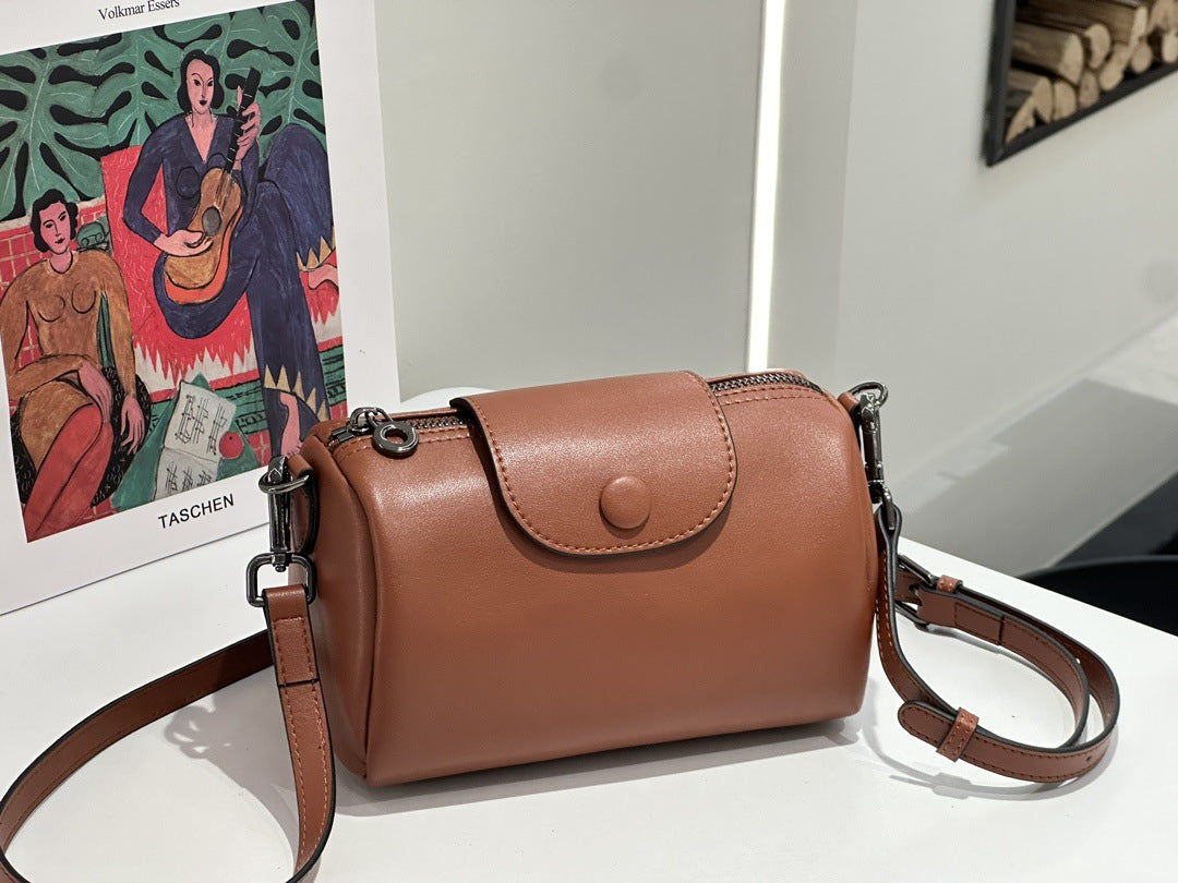 Urban Minimalist Versatile New High-End Feel Work Desk Organizer Bag, Leather Pillow Bag, Light Luxury Shoulder And Crossbody Bag