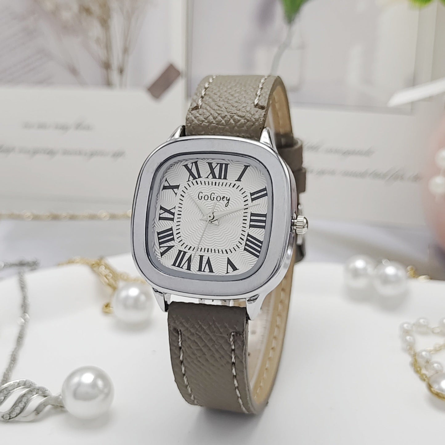 Retro Roman Dial Leather Strap Watch For Women