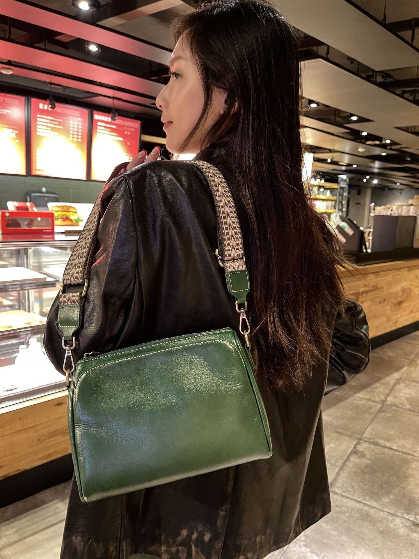 Genuine Leather Women's Bag, 2025 New Cross-border Style, Commuter Shoulder Bag, Large Capacity Messenger Bag, Top-layer Cowhide Crossbody Pillow Bag