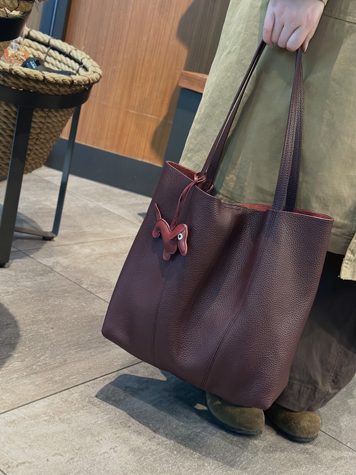 Top-grain Leather Tote Bag, High-end Feel, Large Capacity, Perfect For Commuting And Shopping, Casual And Minimalistic, Versatile Genuine Leather Mother-and-child Bag For Women