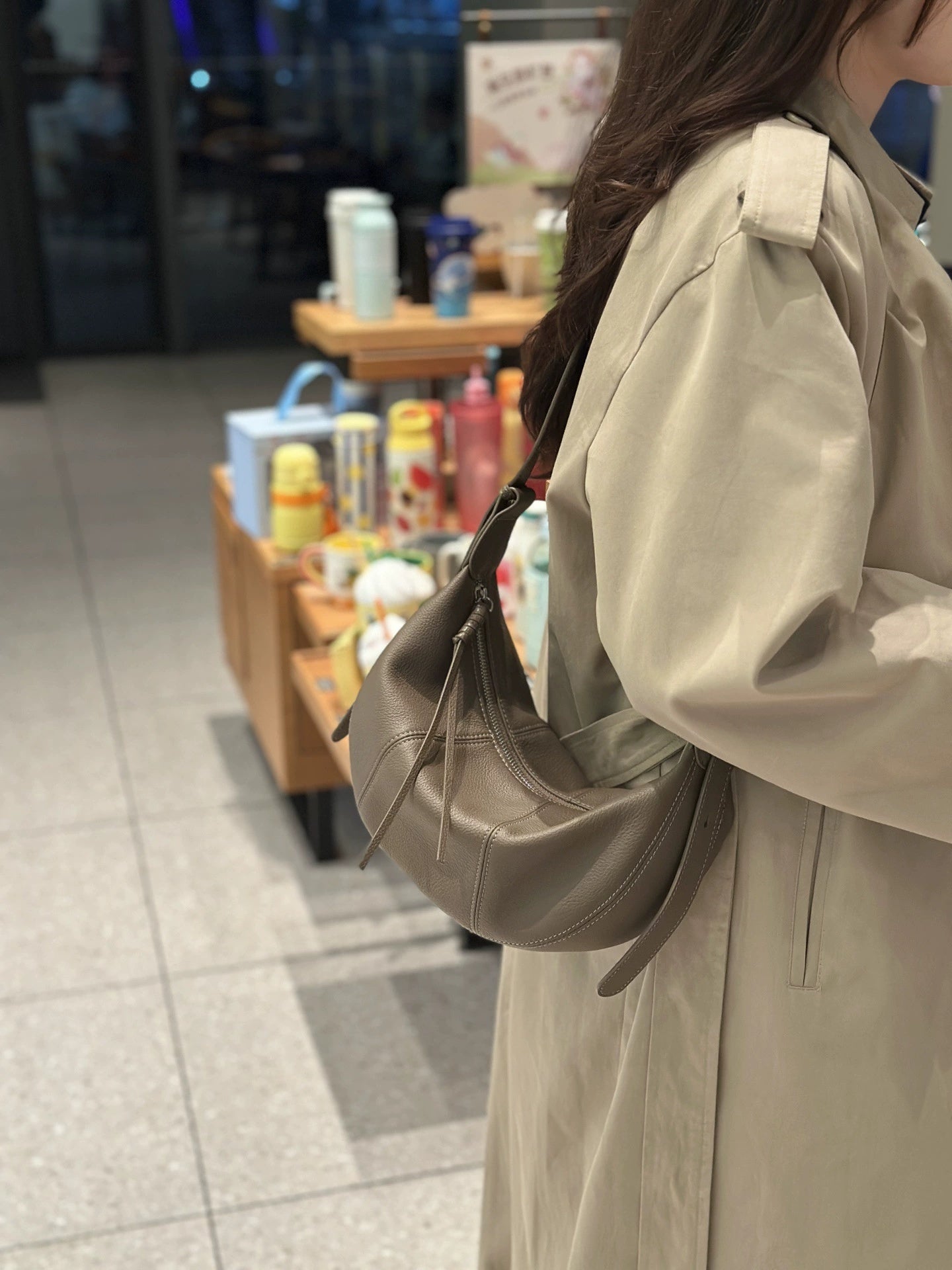 Top-grain Cowhide Crossbody Dumpling Bag, New Genuine Leather Niche Shoulder Bag, Practical For Commuting, Natural Textured Cowhide Crescent Bag