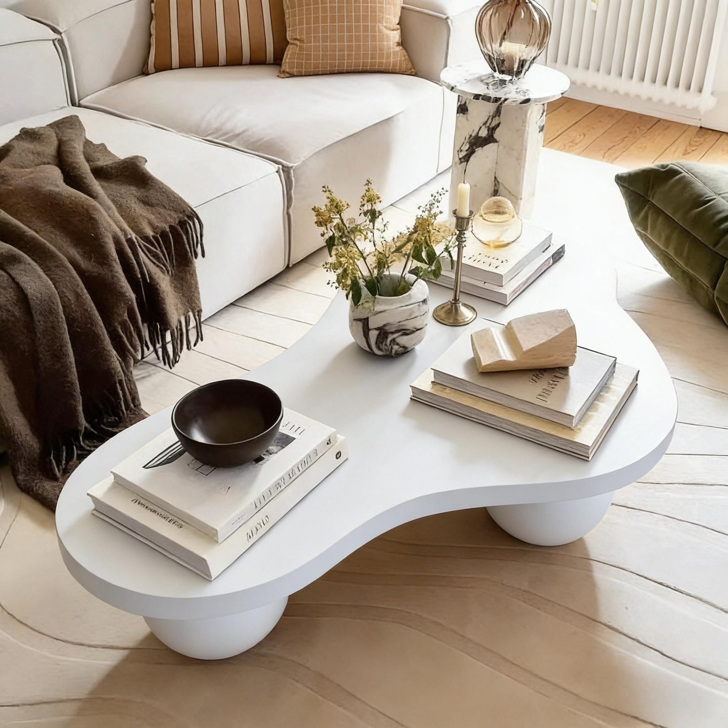 Cloud Shaped Coffee Table With 3 Ball Legs For Living Room