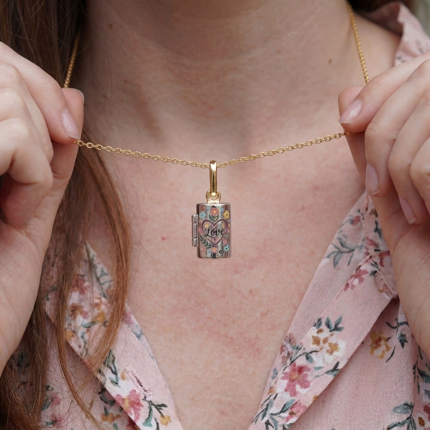 Openable Cylindrical Necklace For Women