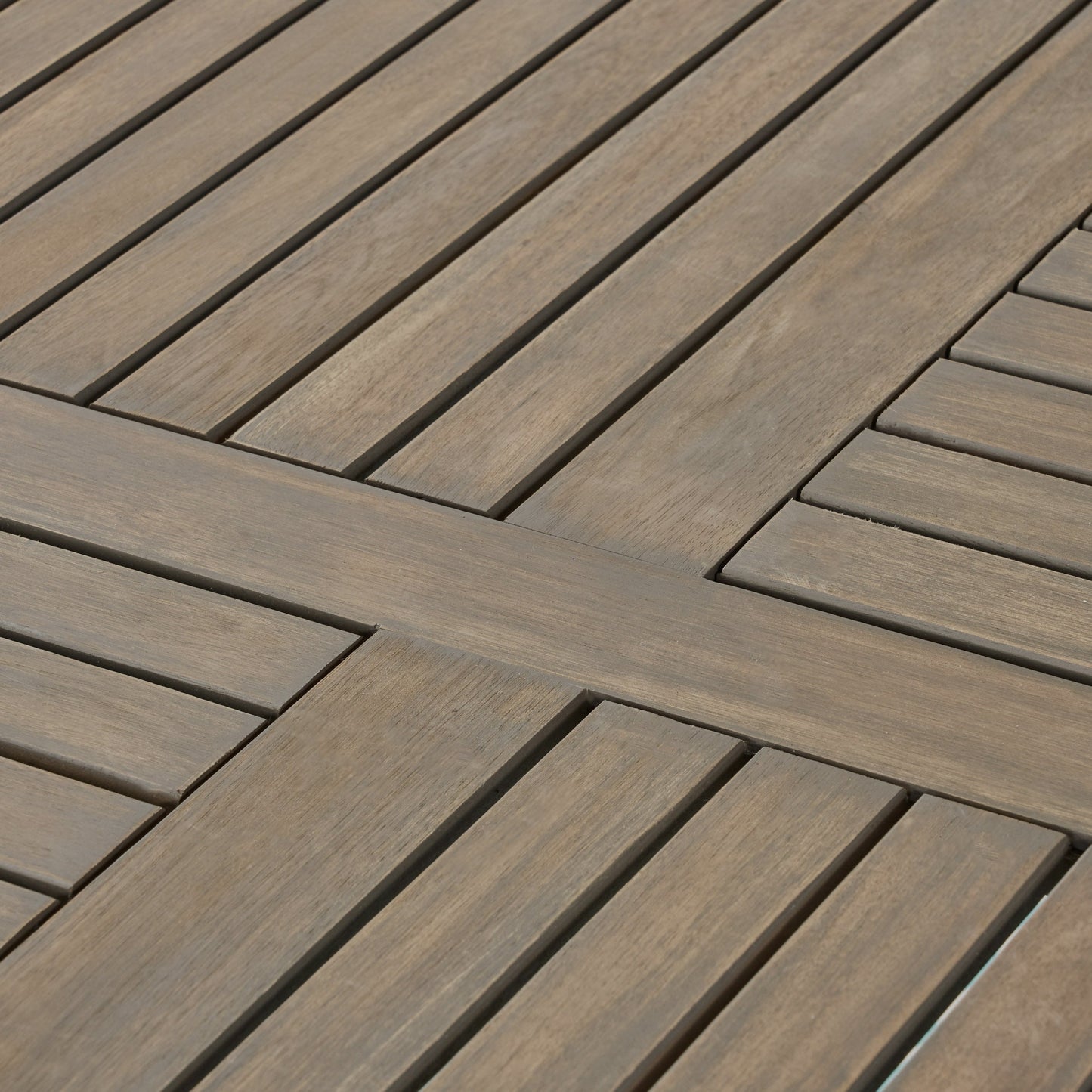 Outdoor Acacia Wood Round Dining Table with Curved Legs