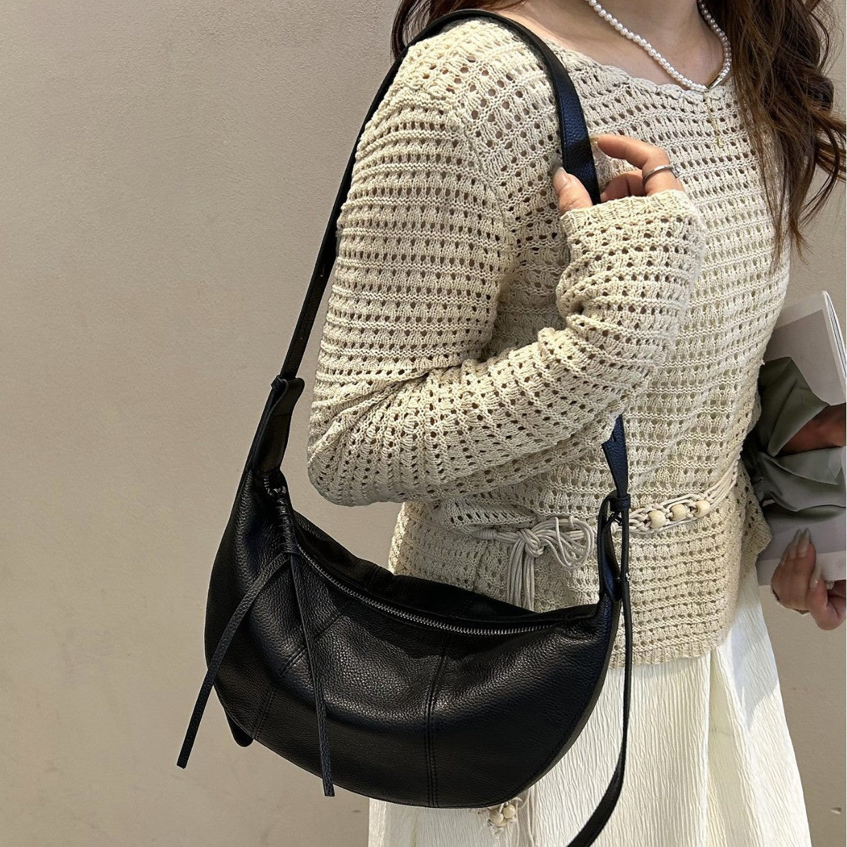 Top-grain Cowhide Crossbody Dumpling Bag, New Genuine Leather Niche Shoulder Bag, Practical For Commuting, Natural Textured Cowhide Crescent Bag