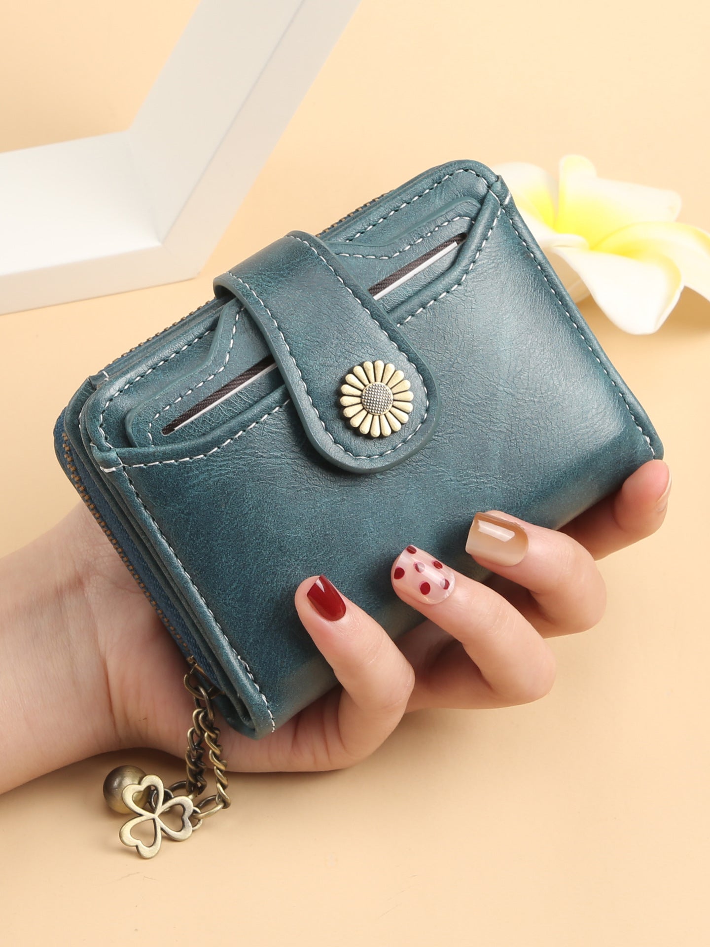 New Womens Wallet Fashionable Tassel Design Zip-around Short Style With Multiple Card Slots
