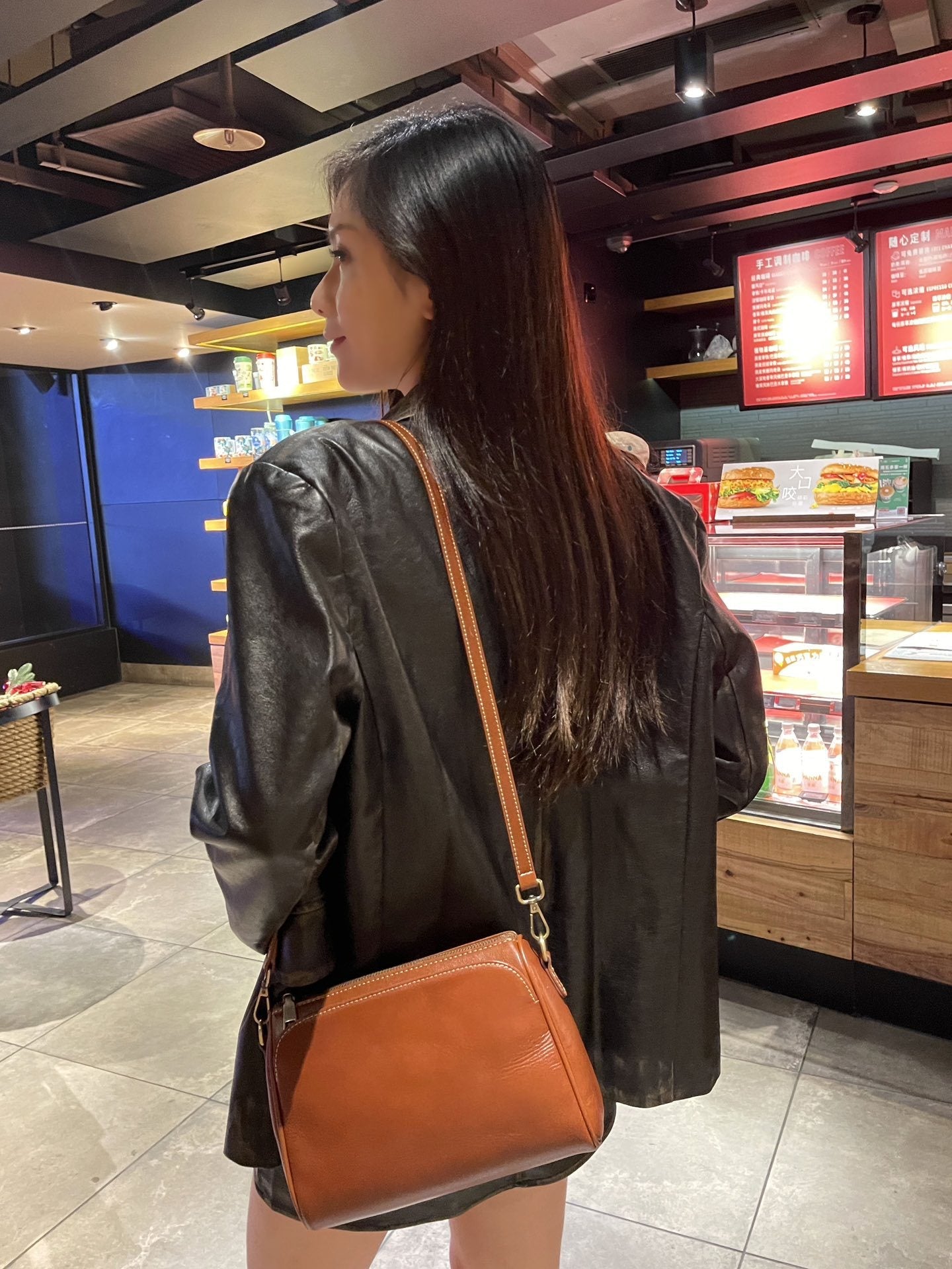 Genuine Leather Women's Bag, 2025 New Cross-border Style, Commuter Shoulder Bag, Large Capacity Messenger Bag, Top-layer Cowhide Crossbody Pillow Bag