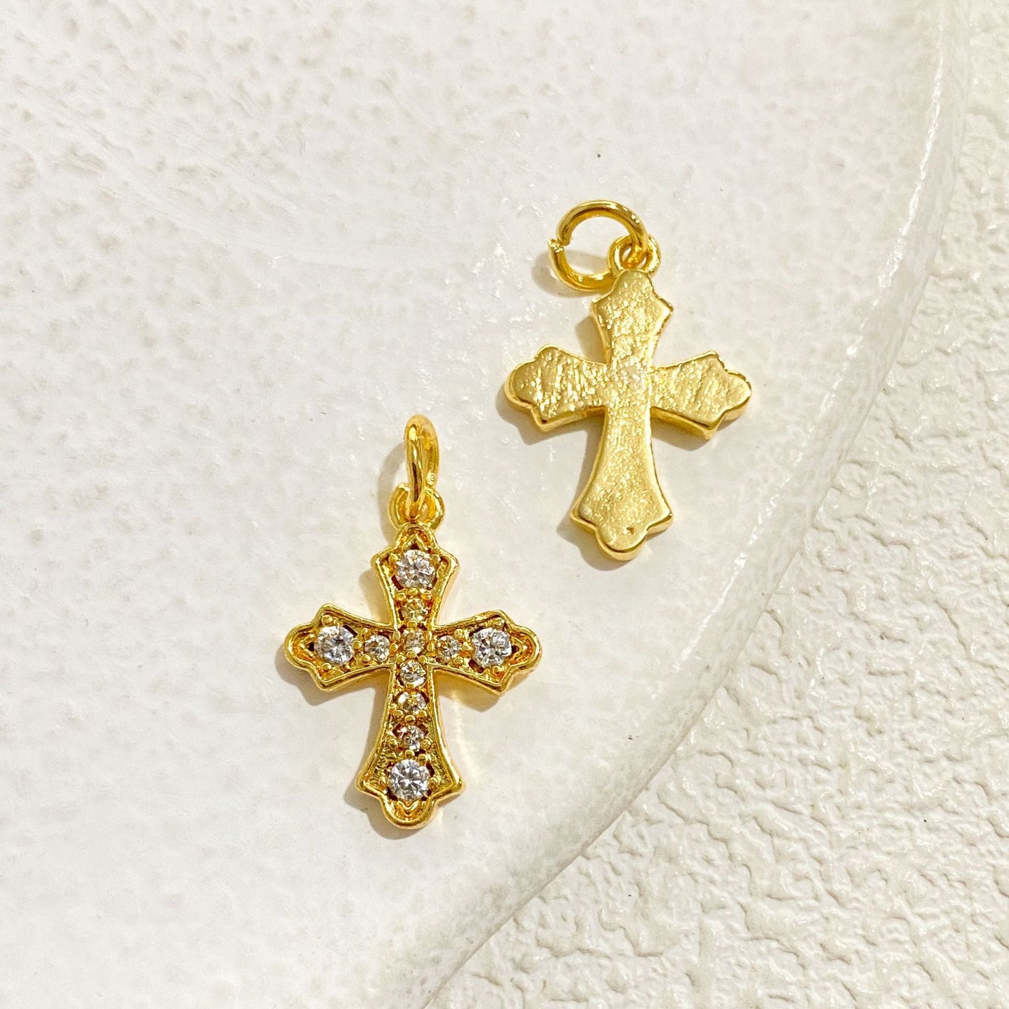 Color-protecting 14K Gold Inlaid Zircon Heart Christmas Bow And Bell Pendant
