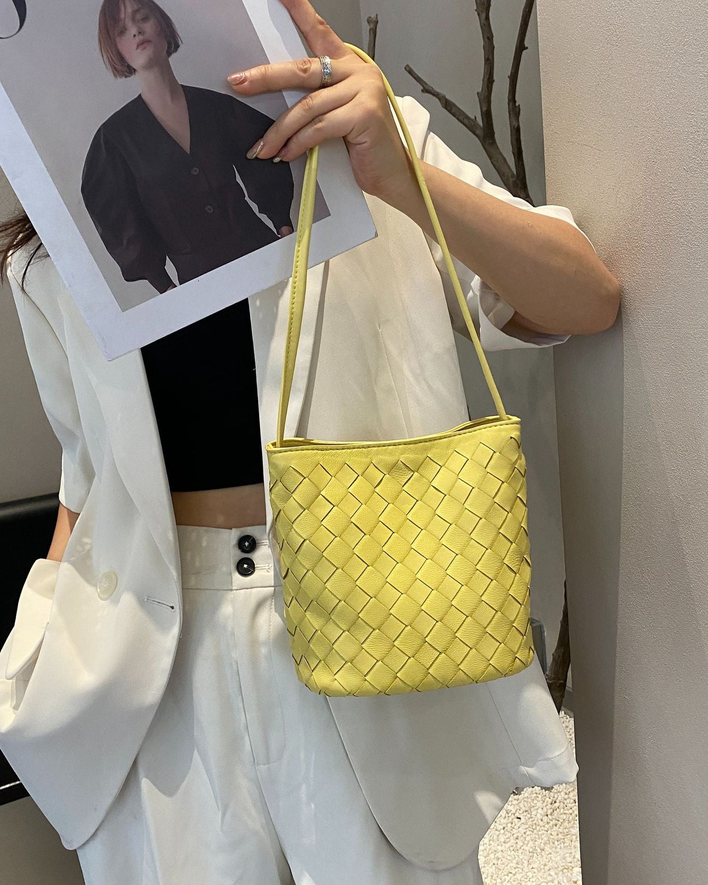 New Genuine Leather Woven Small Bag, High-End Feel, Simple Lambskin Bucket Bag, Versatile And Stylish Shoulder And Crossbody Bag