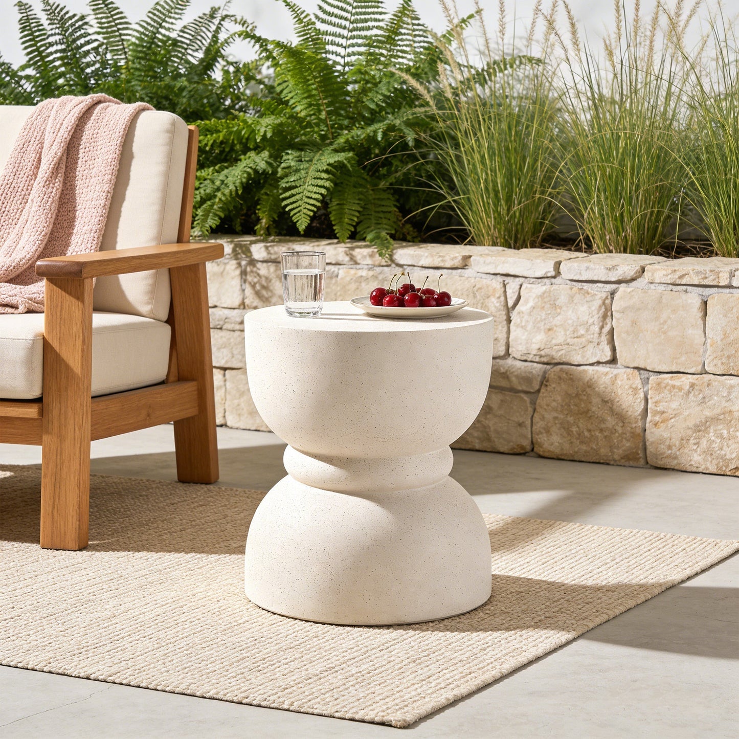 U_Style Outdoor Concrete Side Table