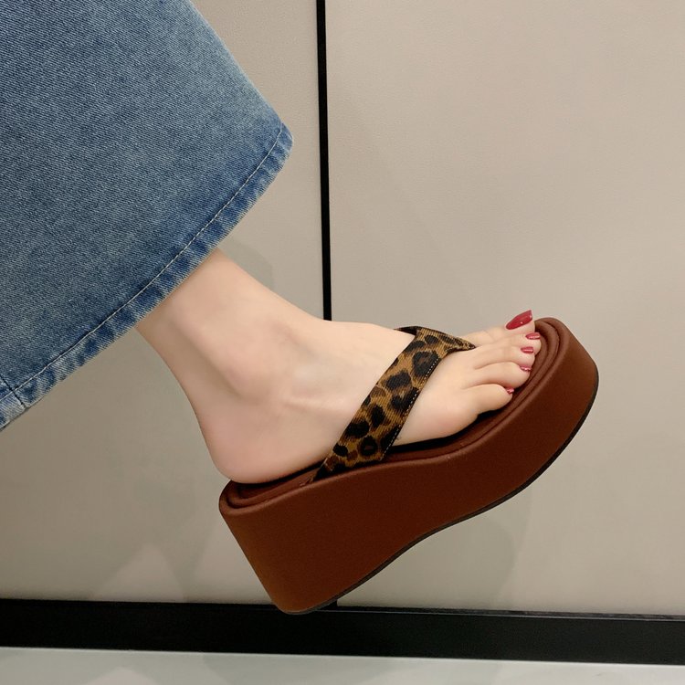Women's Leopard Print Flip Flops, New Elevated Platform Thong Sandals, Versatile Outdoor Beach Slippers For Summer